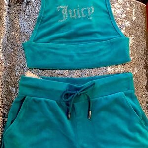 The Twp Piece crop By Juicy Couture Velour Short Set